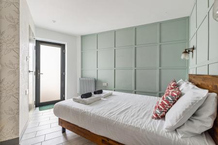 A12 - 9a Seymour Pla