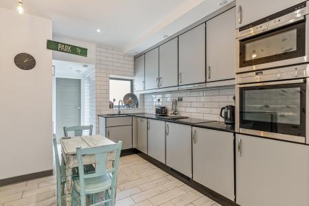 A11 - 9a Seymour Pla