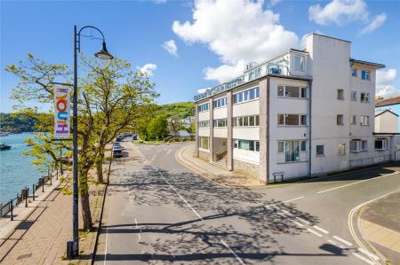 Lee Court