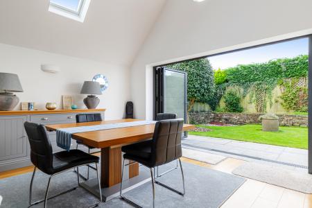 9 Dining Area 25 Sta