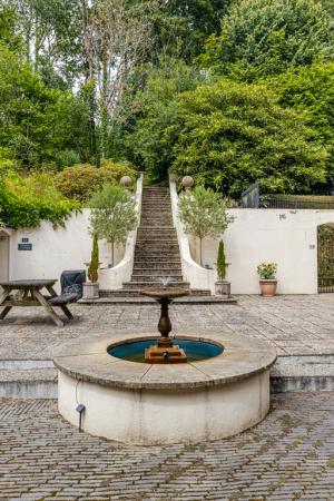 P 19 Courtyard 4 She