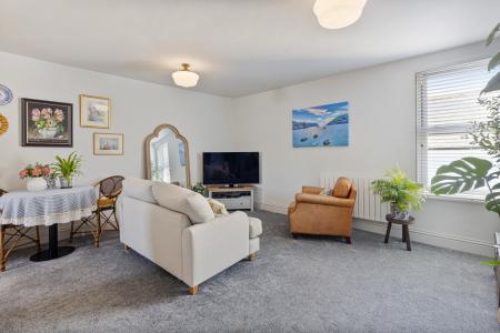 A04 - Apartment 2 10