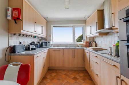 9 Kitchen  6 Stoke H