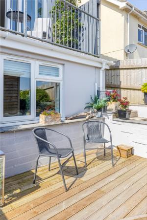 4 Decked Garden 1 Lo