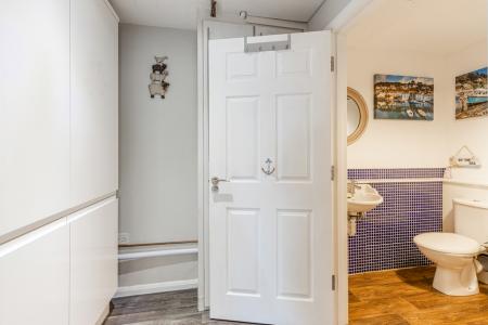 21 Cloakoom & Storag