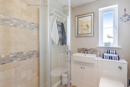 20 Shower Room 1 Lor