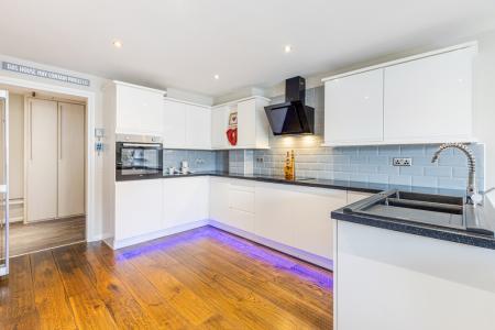 10 Kitchen 1 Lord Ne