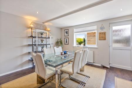 9 Dining Area 1 Lord