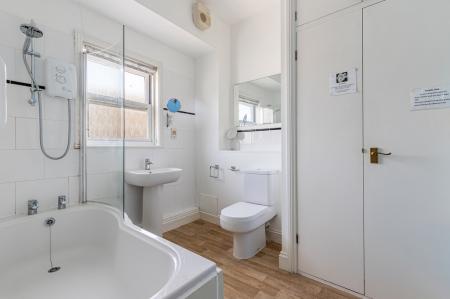 13 Bathroom 9 Raleig