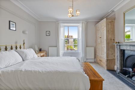 15 Main Bedroom Wind