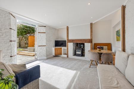 8 Sitting Room Windr