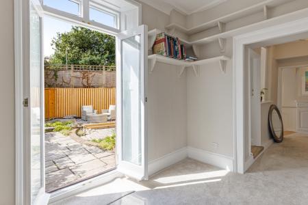 17 Study Windrush 7a