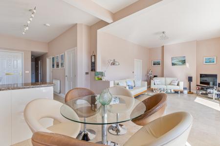 19 Dining Towards Si