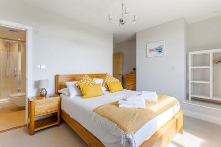 15 Main Bedroom 2  4