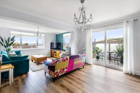 13 Sitting Room 33 C