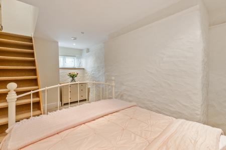 16 Bed 2  Porthole B