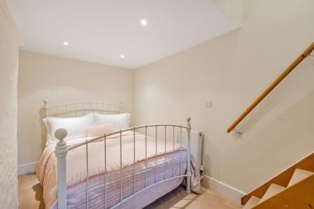 15 Bed 2Porthole Bai