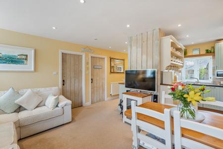 9 Dining Table Porth