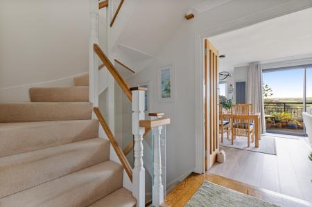 22 Entrance & Stairs