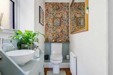 23 Cloakroom 59 Seym