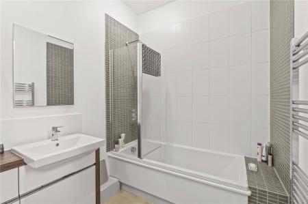 En-Suite Bathroom