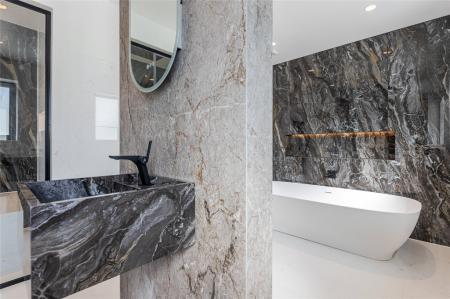 Main En-Suite