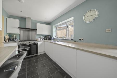 19 Linhey - Kitchen