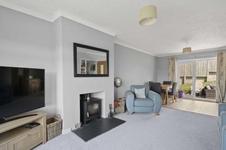 19 Linhey - Sit Rm 2