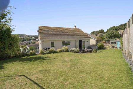 19 Linhey - Garden 1