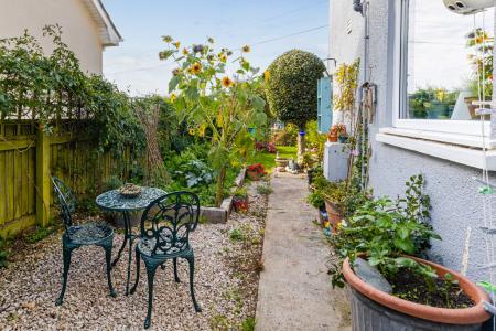 A12 - 3 Crispin Road