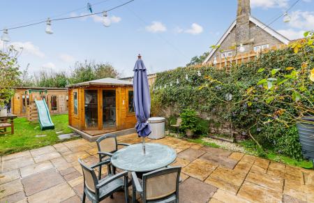 A04 - Bay Tree Cotta