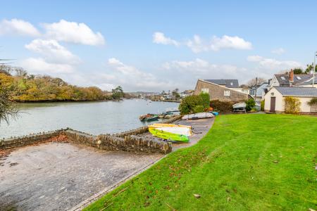 A06 - Embankment Rd,