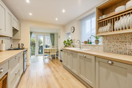 A06 - 18 Waverley Ro