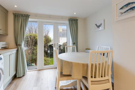 A07 - 18 Waverley Ro