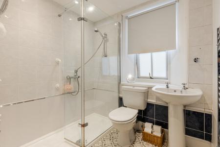 A13 - 18 Waverley Ro