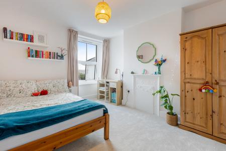 A14 - 18 Waverley Ro