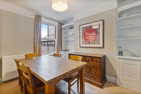 A11 - 18 Waverley Ro