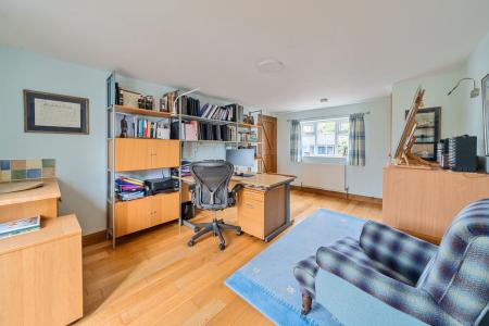 1334569-18-689dd8fb4