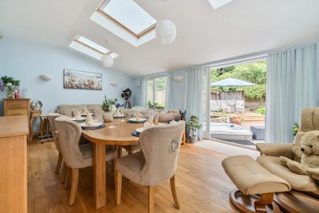 1330715-33-6887cbc94