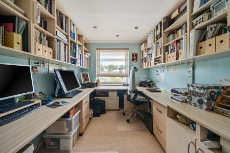 1330715-28-6887cbac3