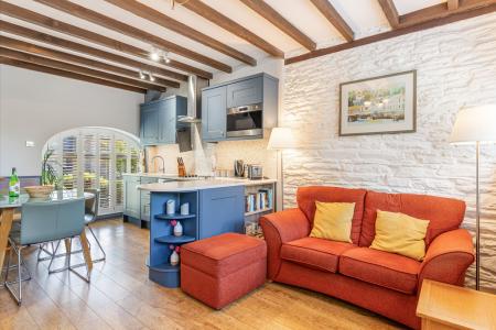 A08 - Hobbit Cottage