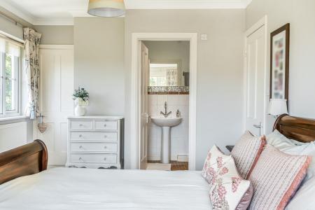 1354464-37-68d3f53d0