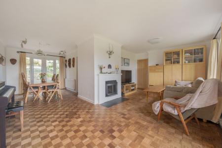 1282727-11-684170300