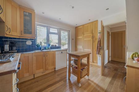 1282727-16-684173576