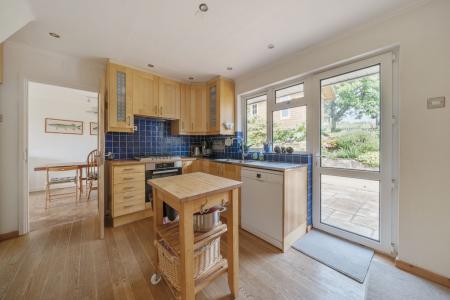 1282727-15-684172985