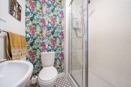 1330992-18-688a3ecf9