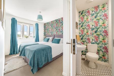 1330992-16-688a3dcb1