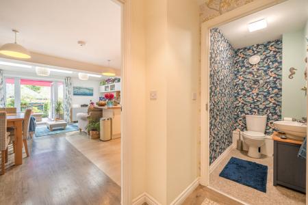 1330992-7-688a3ace7e