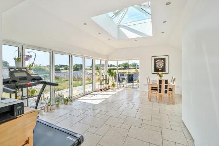 1334806-73-689f4e055