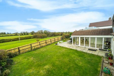 1372885-3-68ff831e1d